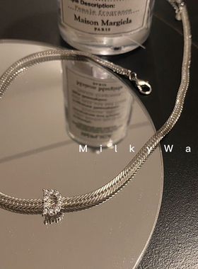 2024年新款字母D蛇骨项链女ins冷淡风高颜值微镶水钻个性锁骨链女