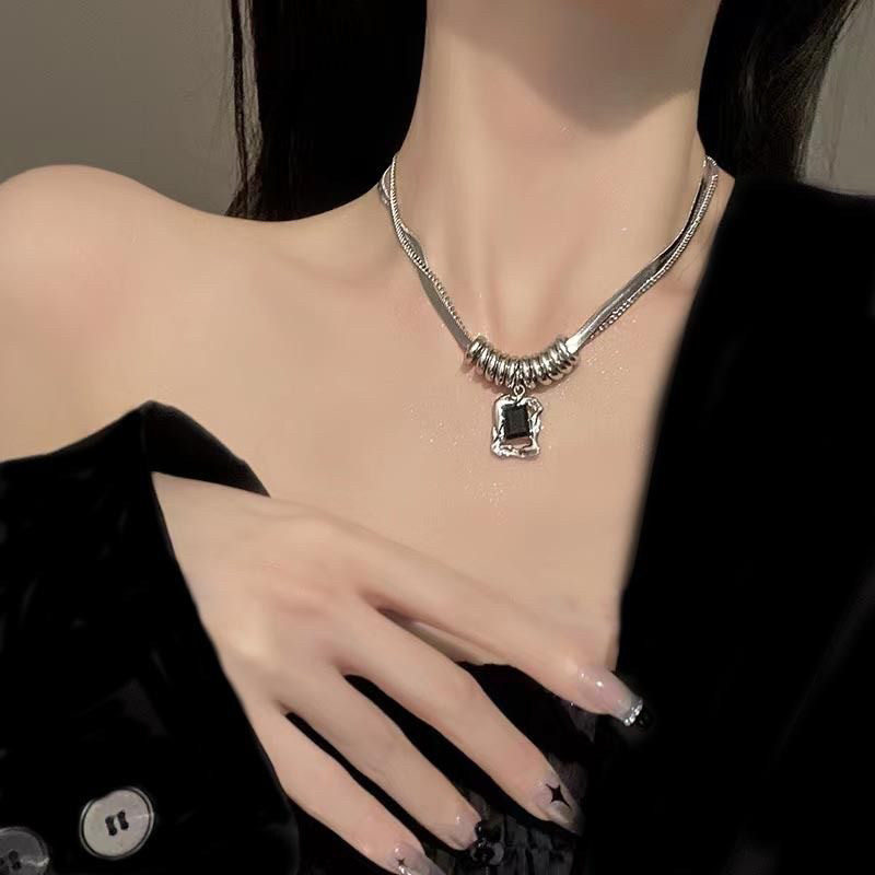 钛钢锆石卫衣项链女2024新款爆款高级感配饰小众甜酷装饰锁骨链潮