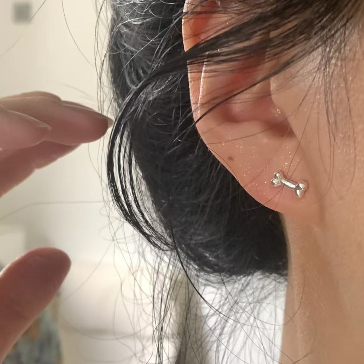 可爱小狗骨头耳钉女小众设计高级感辣妹甜酷耳环简约百搭气质耳饰