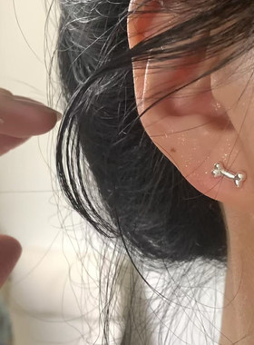 可爱小狗骨头耳钉女小众设计高级感辣妹甜酷耳环简约百搭气质耳饰