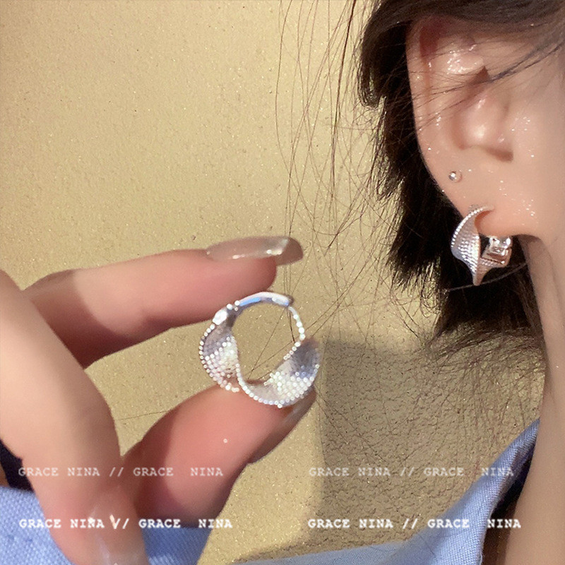 也太百搭了吧!扭曲麻花耳环2024新爆款高级感耳饰女ins韩系耳钉