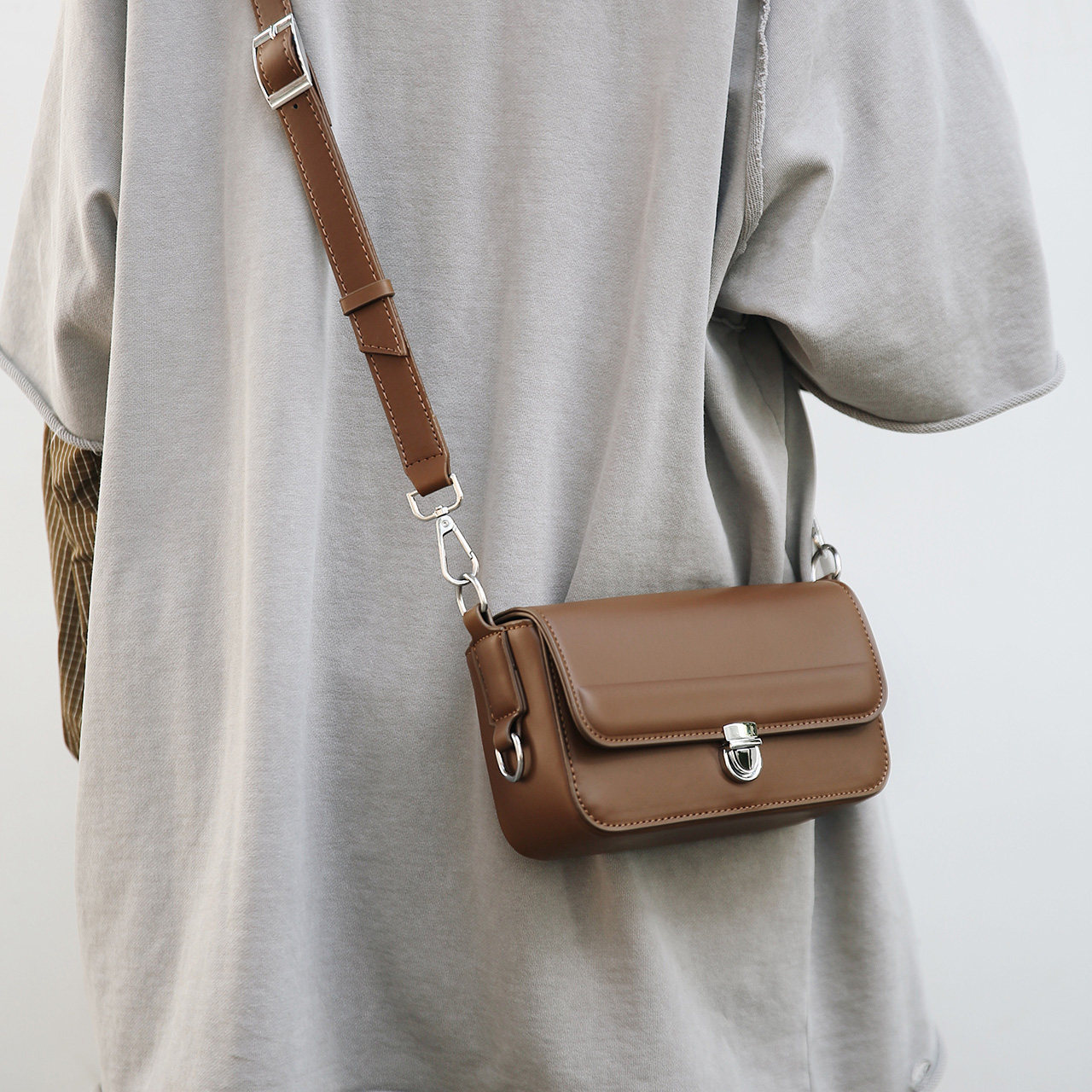 高级感小方包休闲通勤斜挎包防水包盖式质感手机包小众设计单肩包,箱包皮具/热销女包/男包,通用款女包,淘宝优惠券,粉丝福利购,淘宝优惠卷