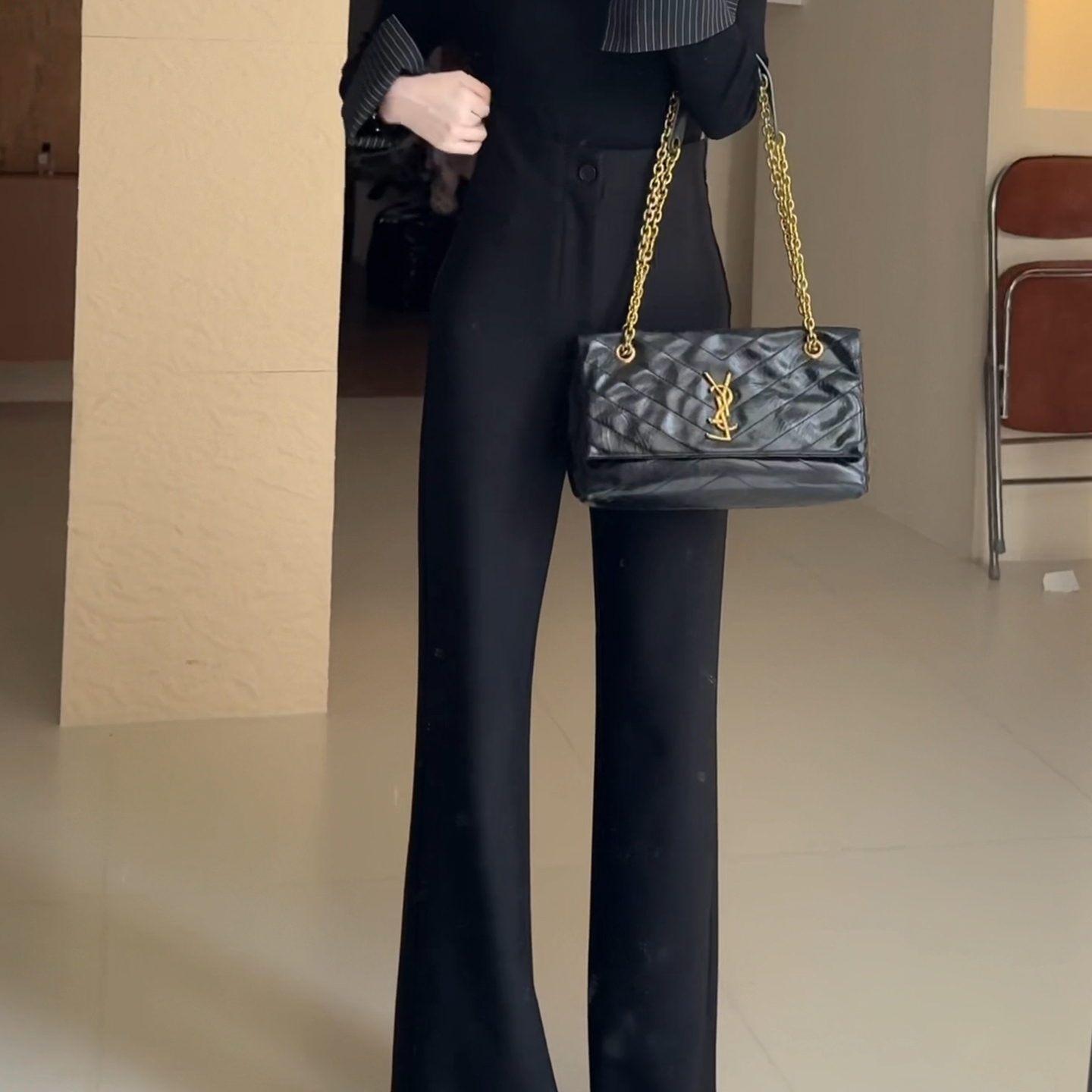 黑色气质高级感微喇西装裤女