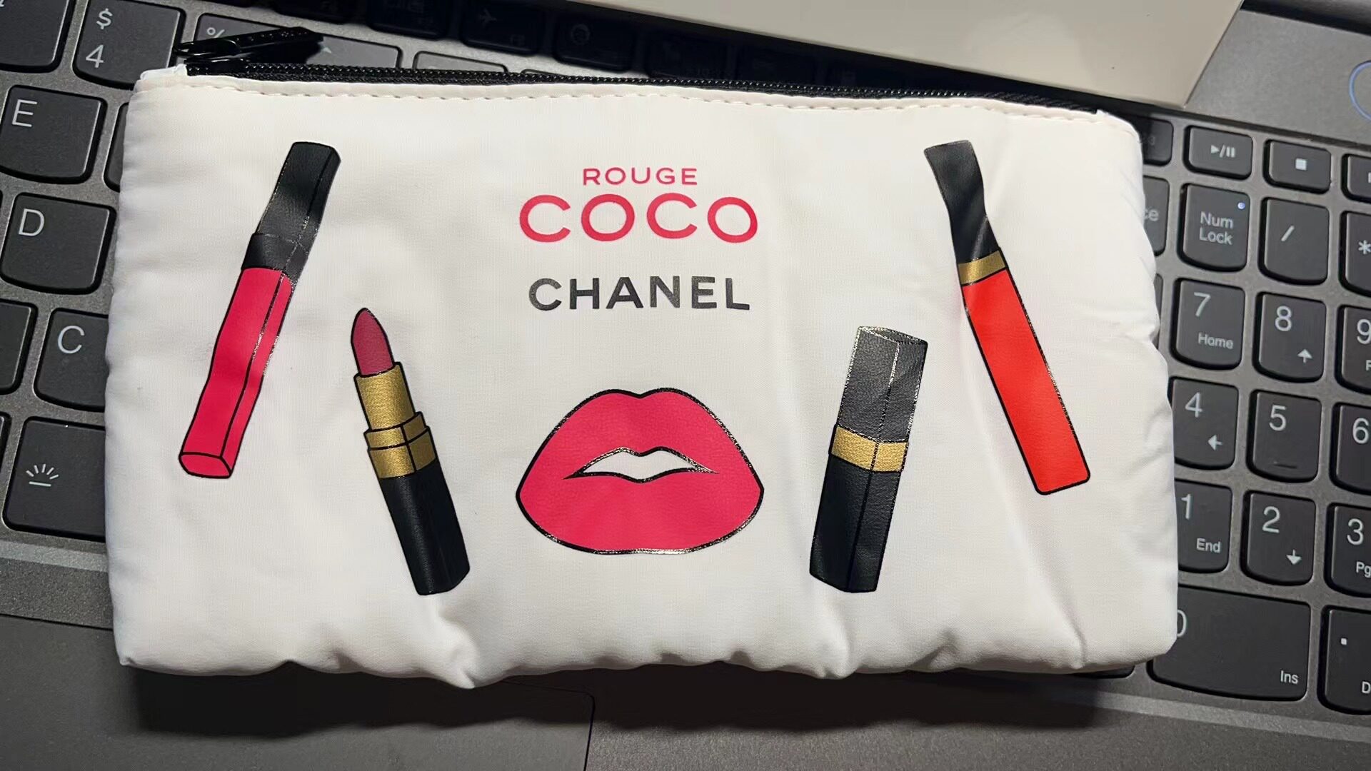 CHANEL 香奈儿稀有口红化妆手拿包 白色小巧 国内专柜会员赠礼