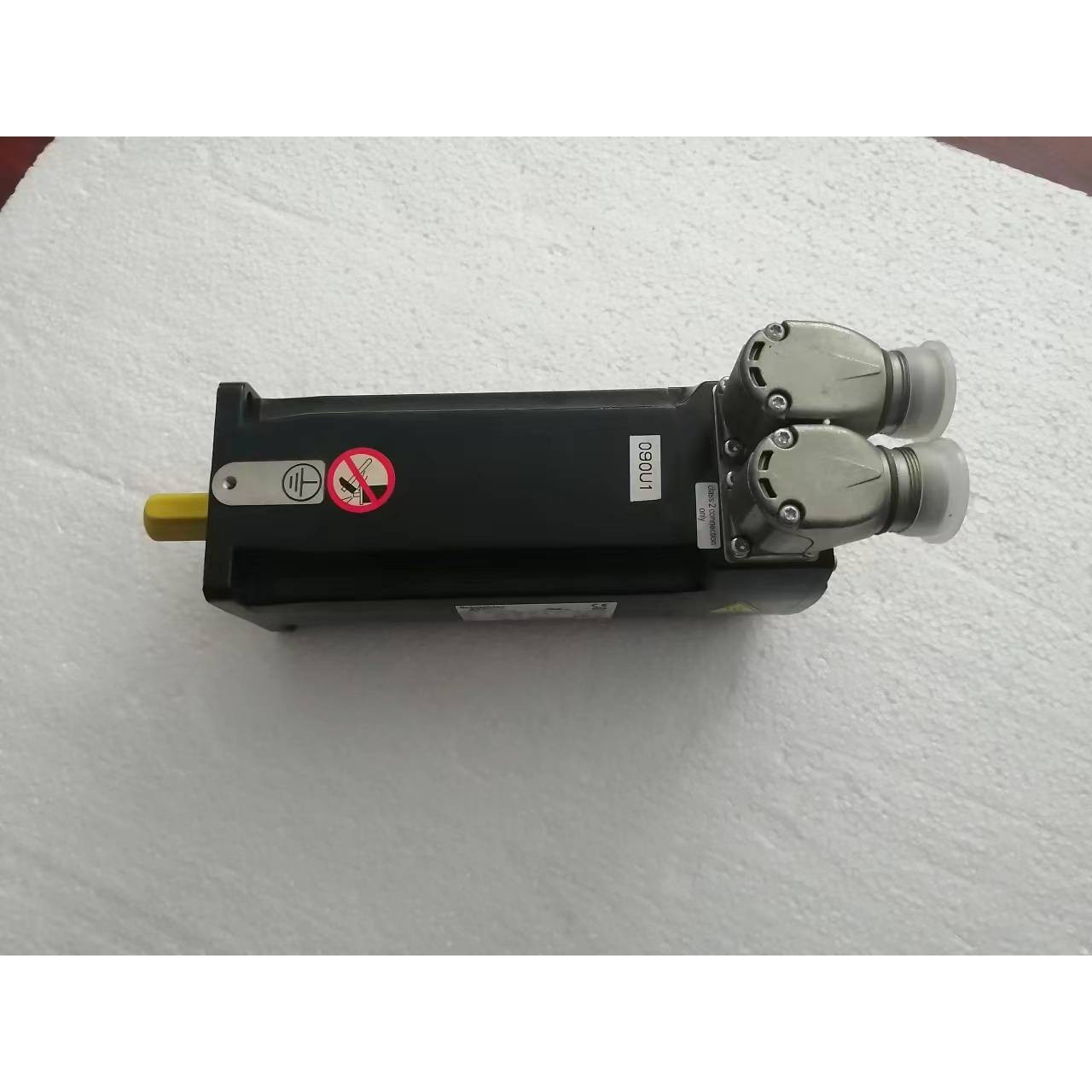 议价；施耐德伺服电机BMH0703P17A2A全新裸机现货实拍议价