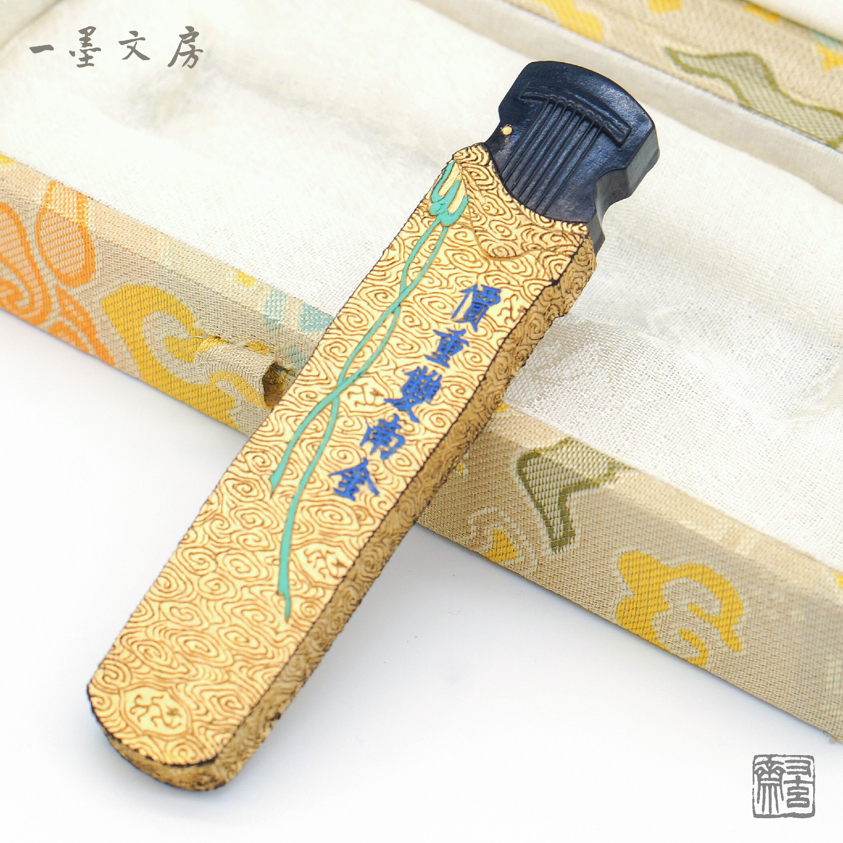 又玄斋价重双南金仿清丽文氏琴式