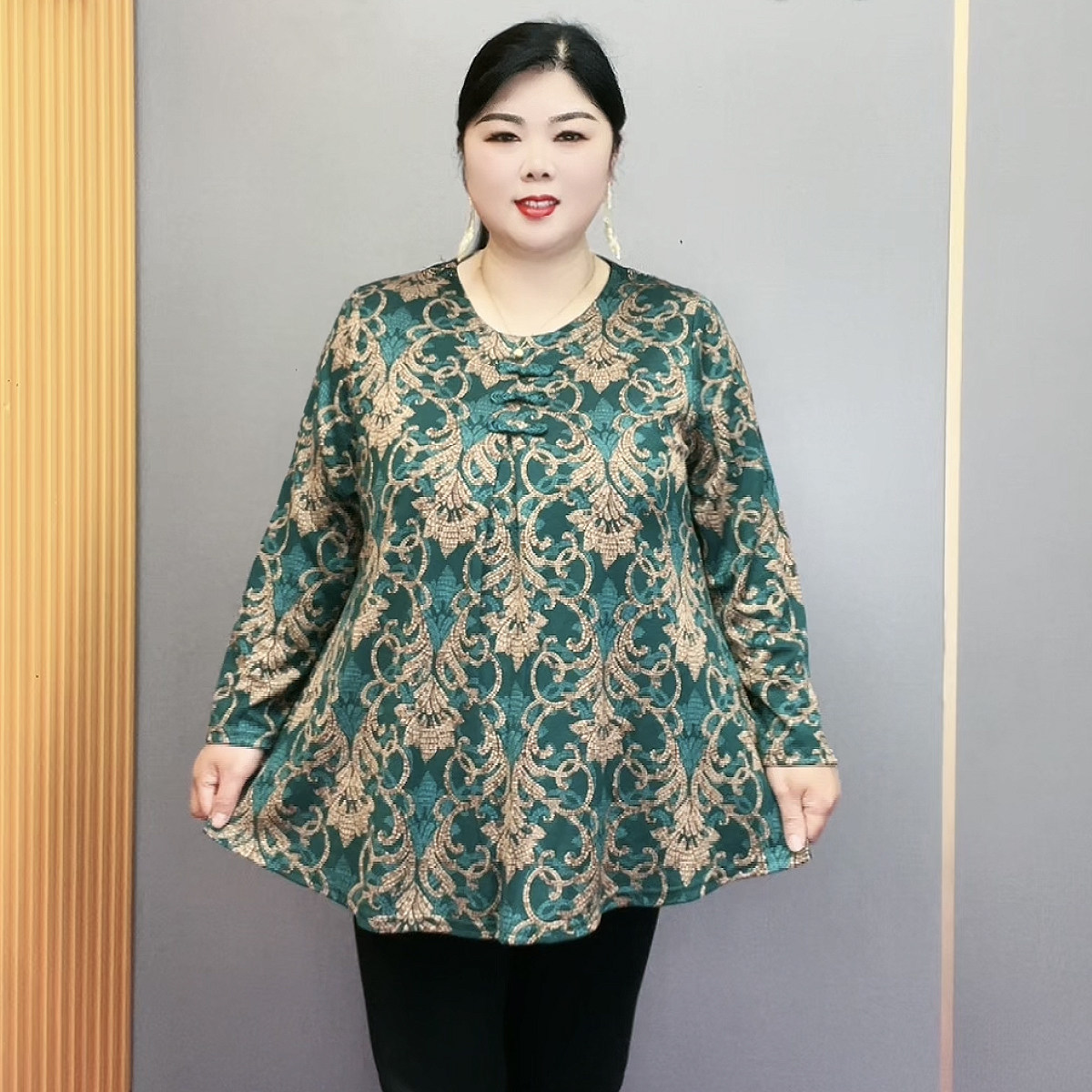 大码女长袖T恤中老年人妈妈装圆
