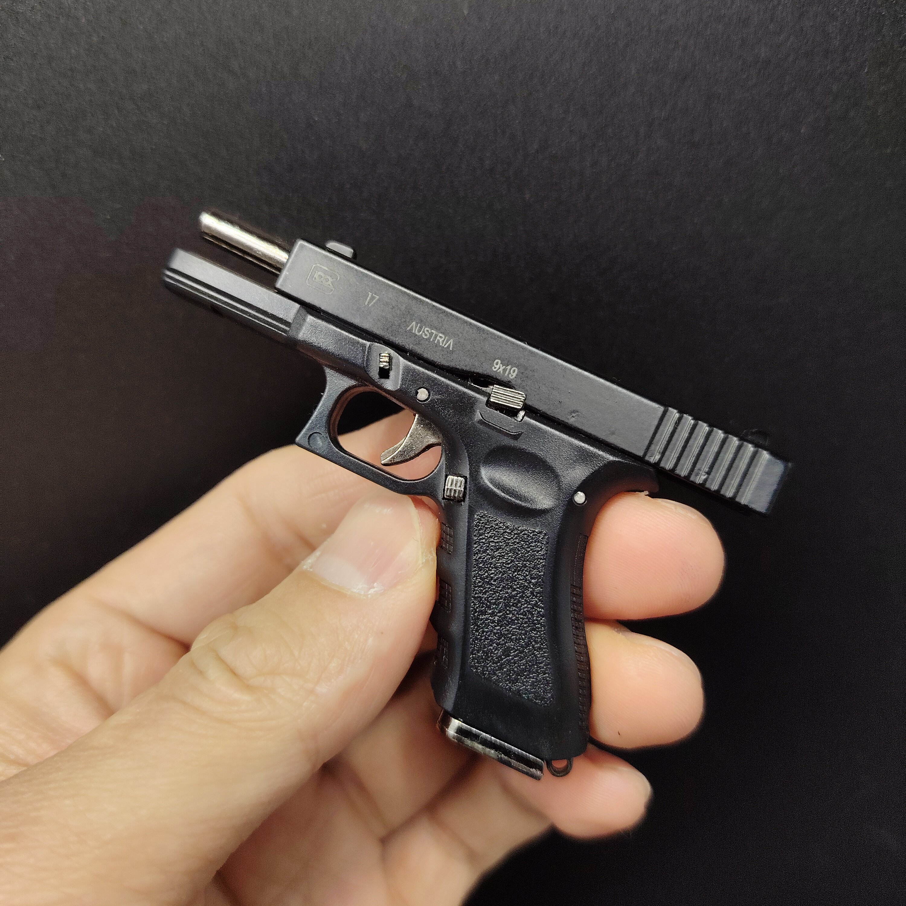 【包邮】格洛克17Glock合金抛壳玩具枪钥匙扣挂件【请勿拆解】