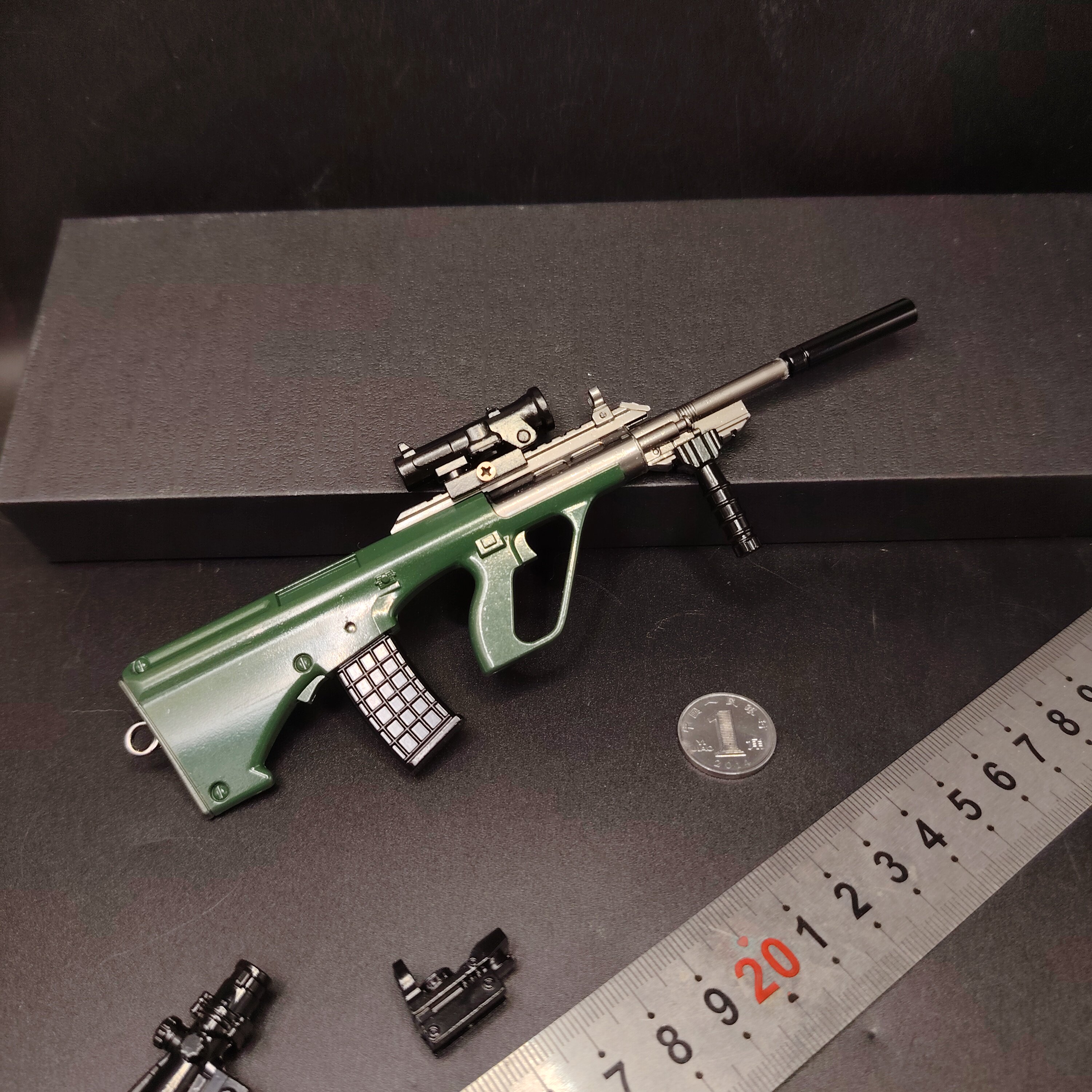 吃鸡游戏金属模型AUG玩具模型1/6比例书架装饰桌面摆件