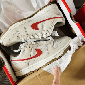 Nike Dunk Next Nature 低帮 板鞋女子新年麂皮灰红DD1873 DO9457