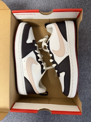 NikeCourt 合成革 SE 低帮 板鞋 白黑 男女同款IF3402-100