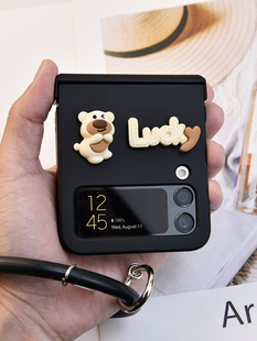 新款幸运小熊适用三星ZFlip4手机壳折叠屏Galaxy Z Flip3卡通肤感保护壳W23可爱挂绳手链三合一全包防摔外壳