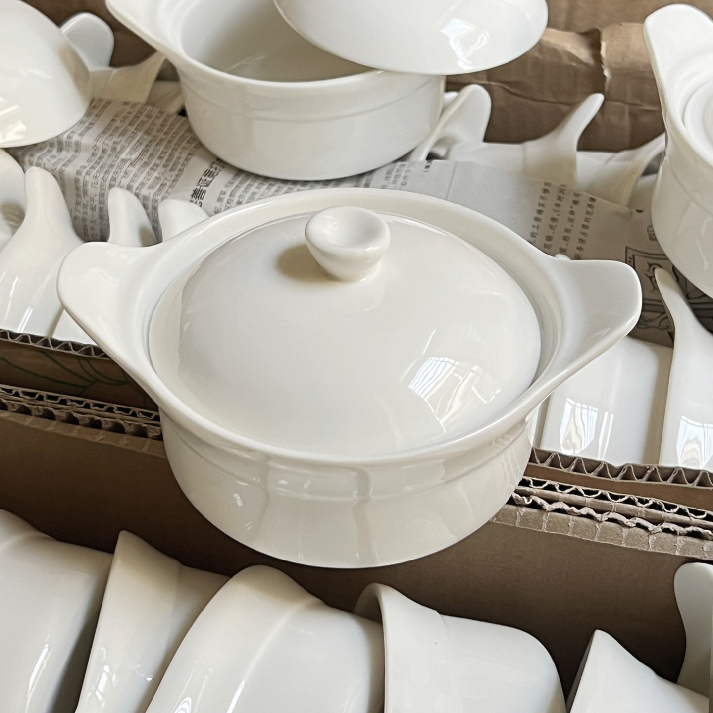 纯白双耳陶瓷烤碗带盖