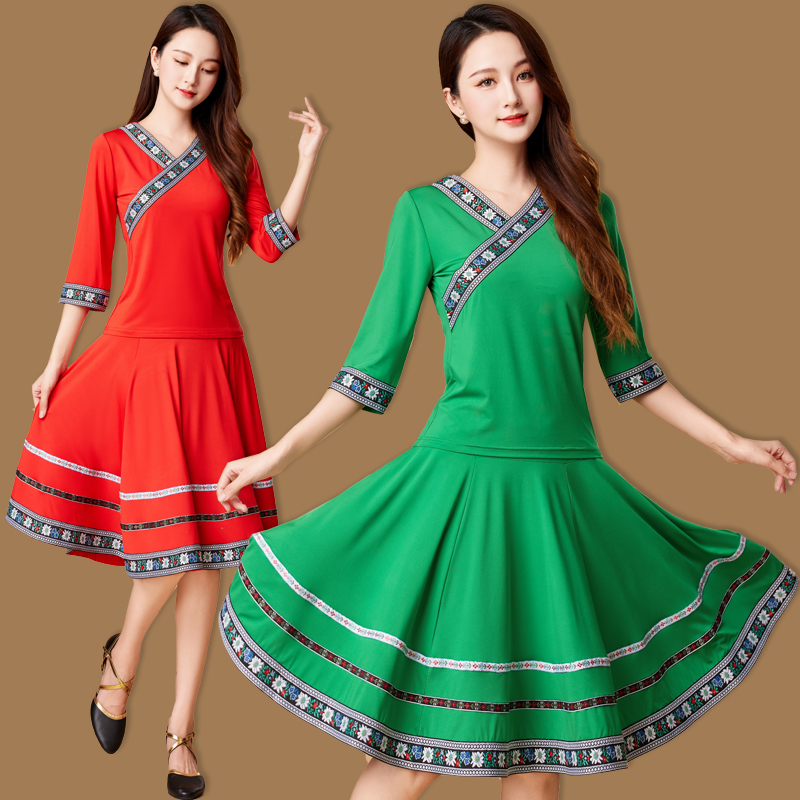 民族风团队演出长袖跳舞衣广场舞