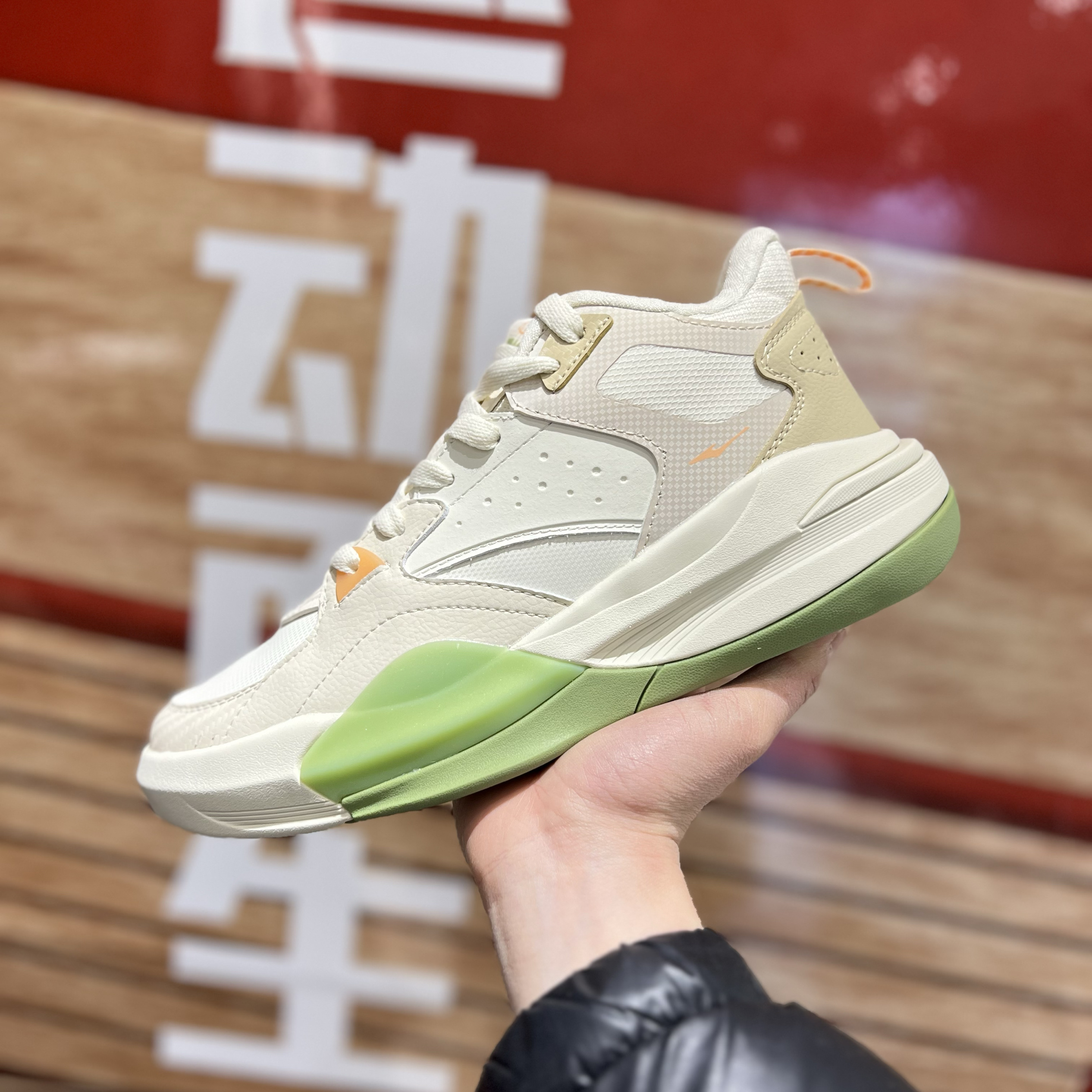 鸿星尔克保暖皮面防水防滑滑板鞋
