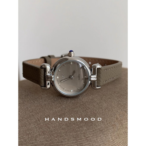 handsmood 圆形银灰色小众低调高级感精致时尚通勤百搭石英女手表