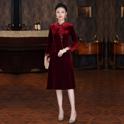 喜婆婆长袖大码韩国绒旗袍2025新款秋冬装高端妈妈婚宴婚礼服胖mm