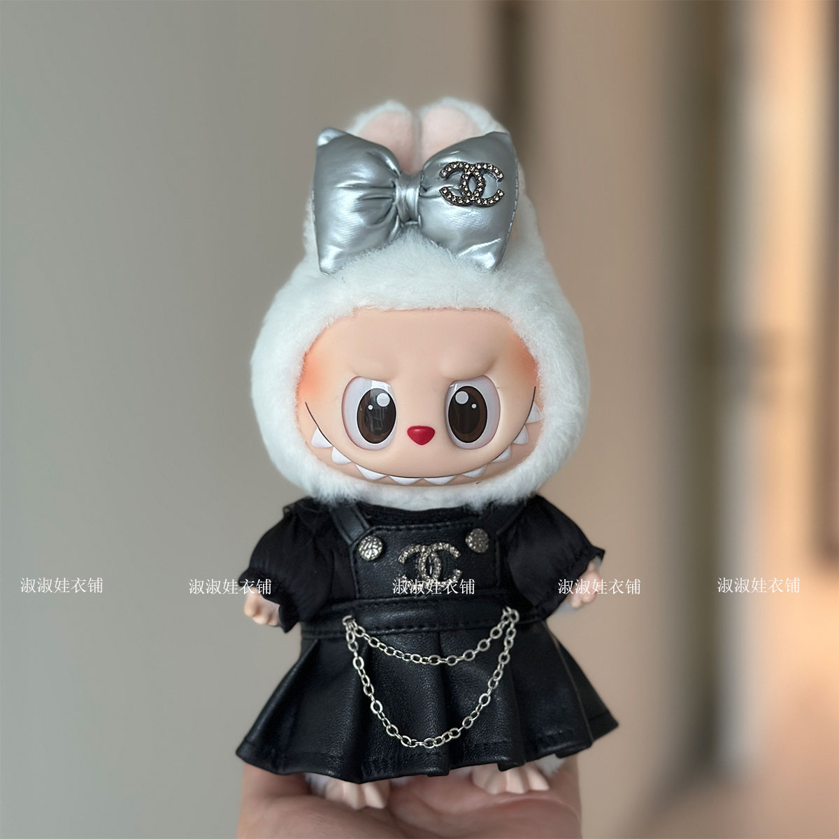 labubu公仔裙子皮裙衬衫着替