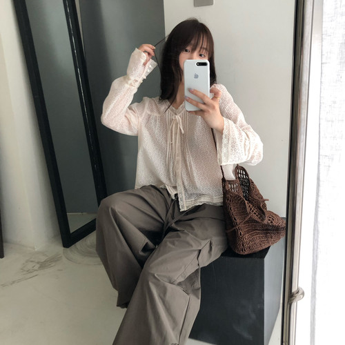 FEEL BLESSED-式古着感小花肌理提花蕾丝拼接小衫小衫FB636024-2