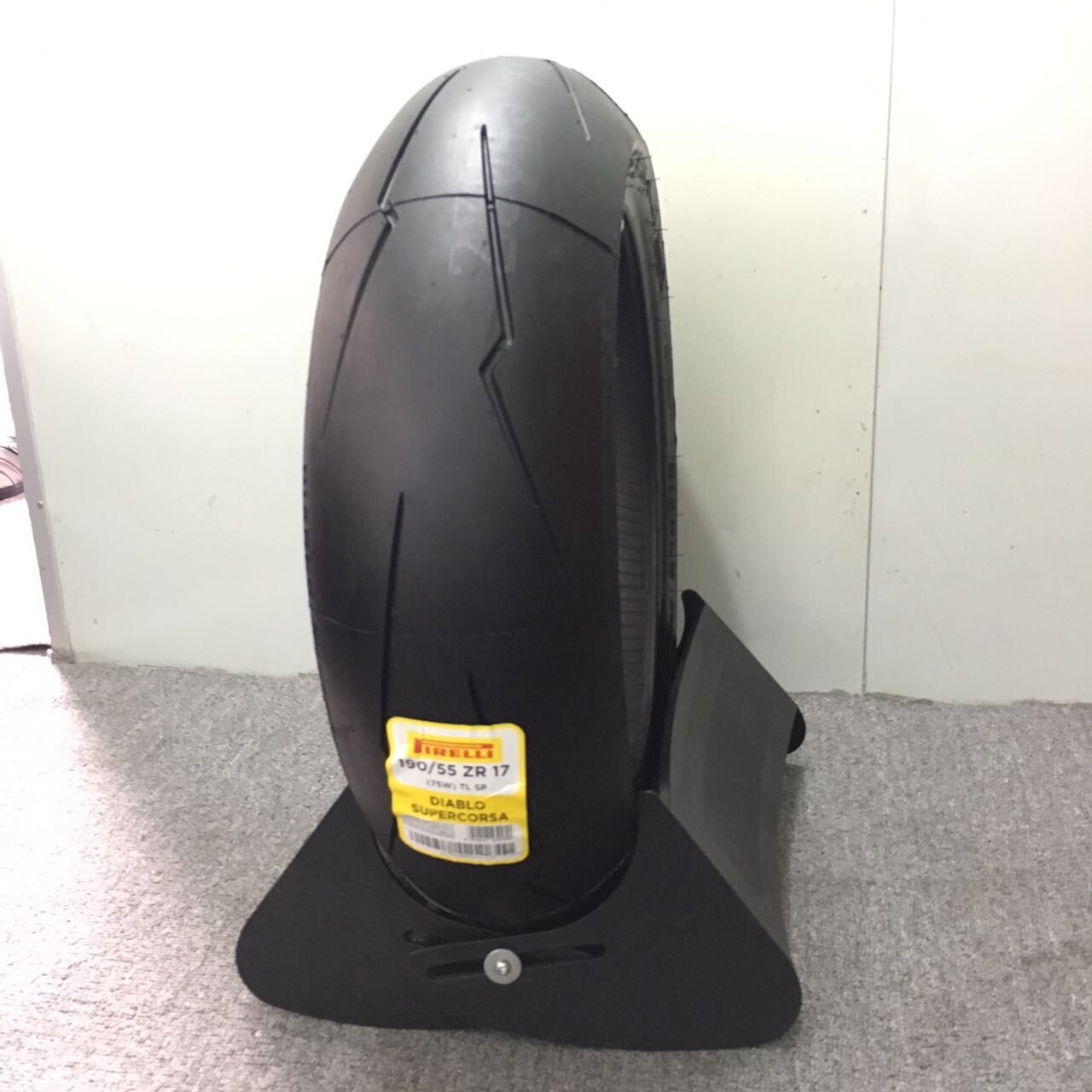 brand new motorcycle tyre Large Lightning SC2 200/190/180/55ZR17 125/120/70ZR17in the Motorcycle/Equipment/Fitting , Motorcycle Accessories , Motorcycle tires  category - from Buy2taobao.com to provide professional Taobao agent buy service