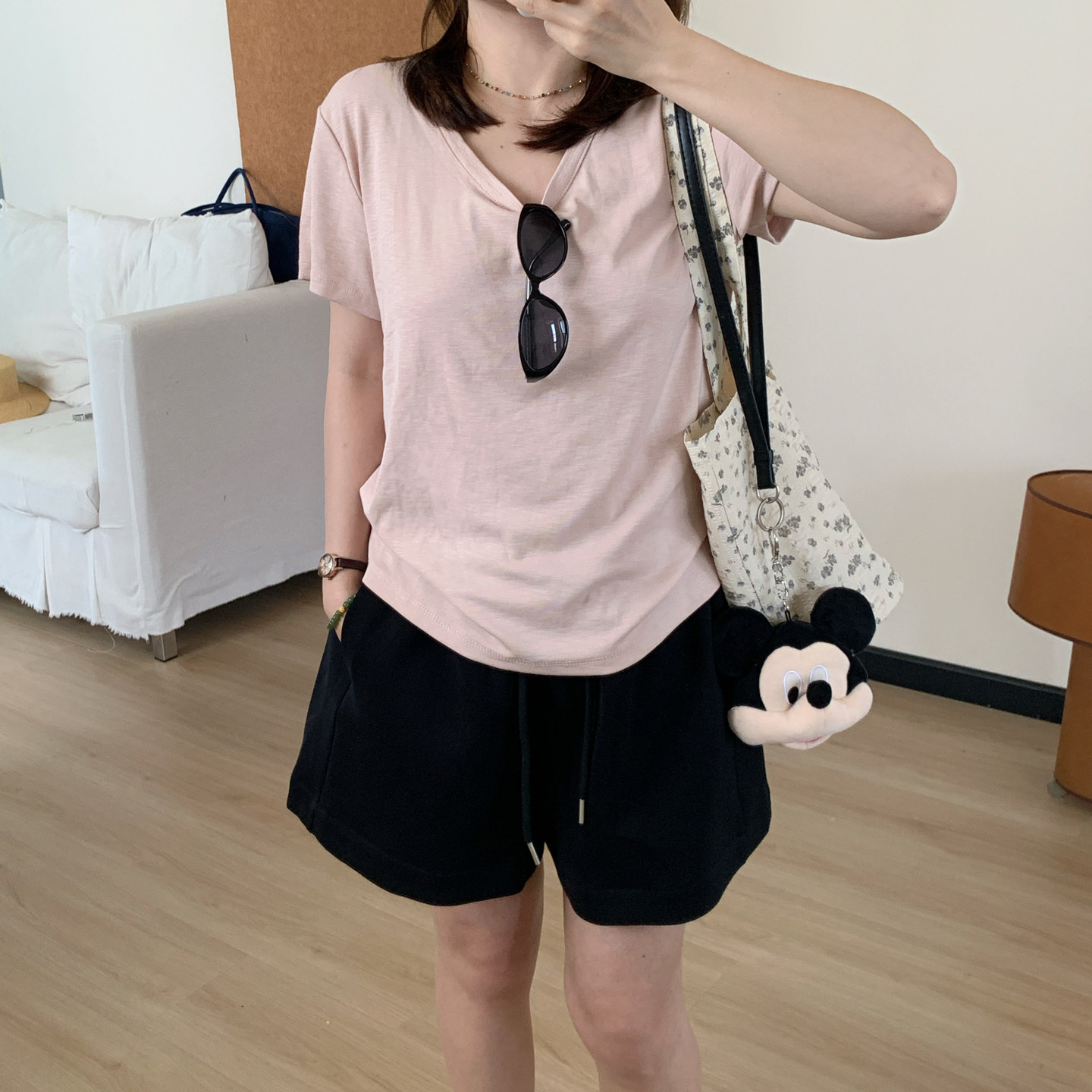 Omang桃喜 韩系小U领软糯短袖T恤女夏季宽松舒适百搭灰色半袖上衣 - 实物图