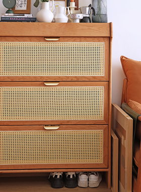 舍间北欧实木下翻门鞋柜日式樱桃木藤编玄关柜收纳门厅隔断柜家用