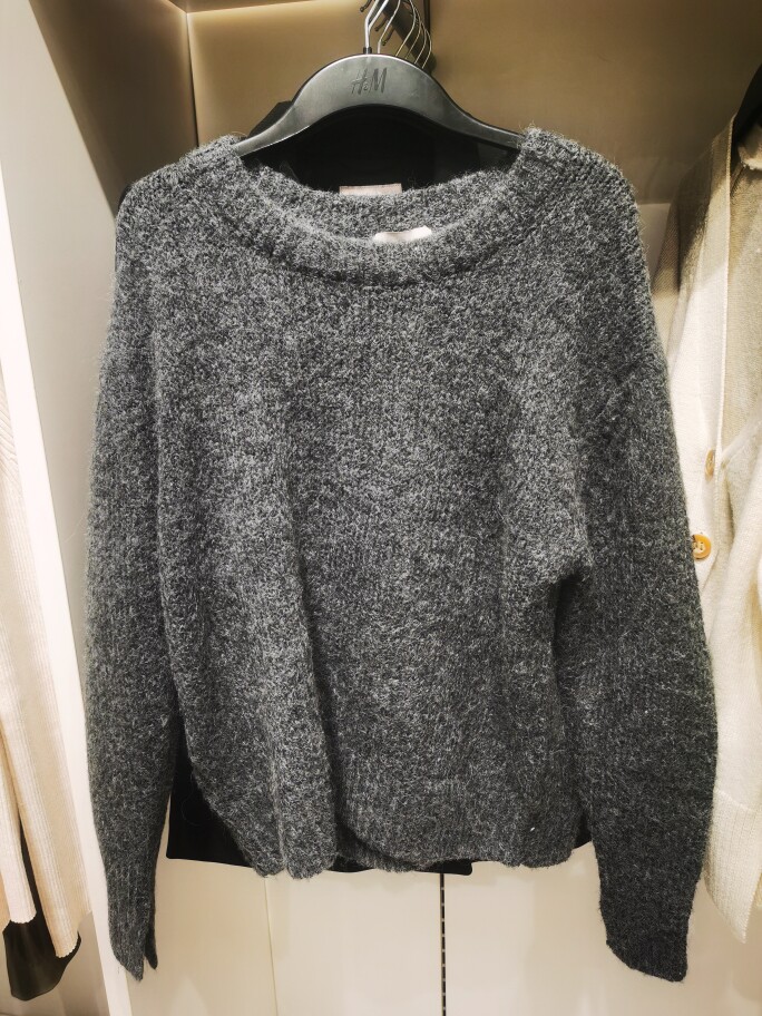 H&M hm正品女装深灰色毛绒感宽松圆领针织套衫 毛衣 1087163怎么样,好用不?