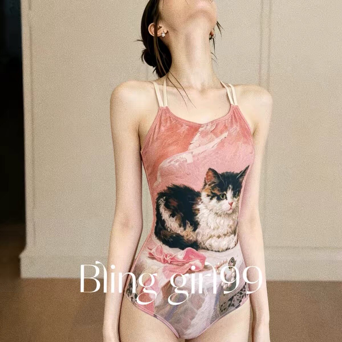 泳衣女新款多巴胺风猫咪印花竞速三角连体显瘦运动保守小胸泡温泉