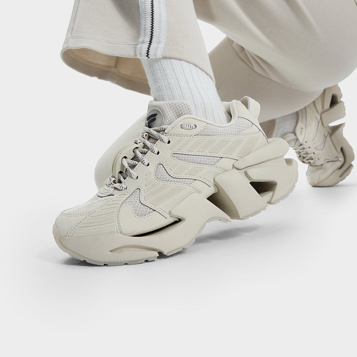 斐乐太空女子专业运动先锋运动鞋