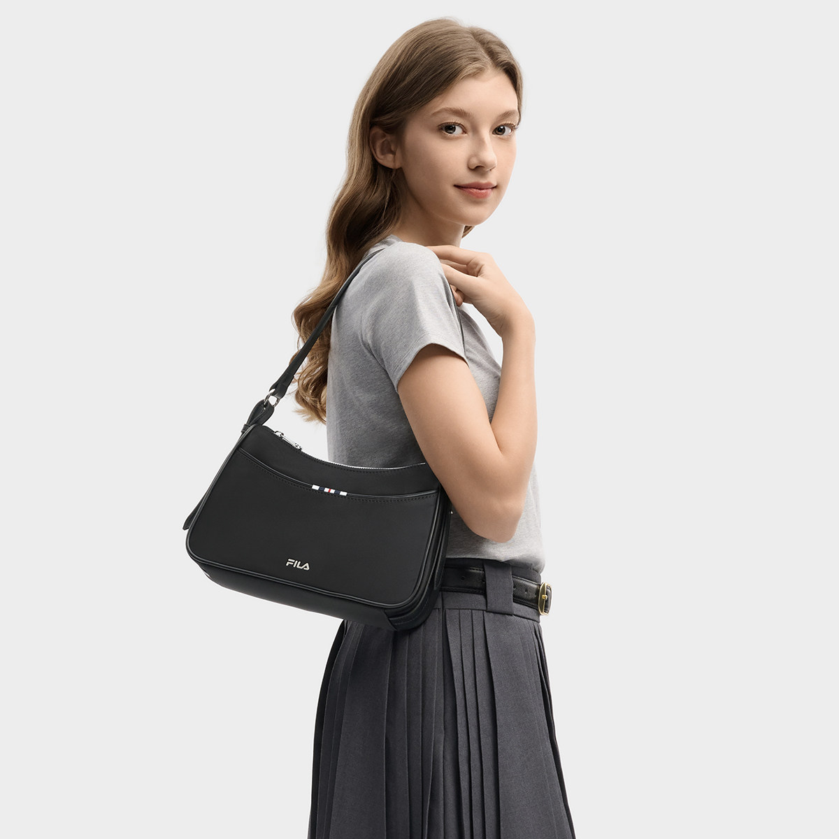 Fila/斐乐冬季新款女士户外时尚舒适百搭休闲运动挎包F13W613172F,运动包/户外包/配件,挎包/拎包/休闲包,淘宝优惠券,粉丝福利购,淘宝优惠卷