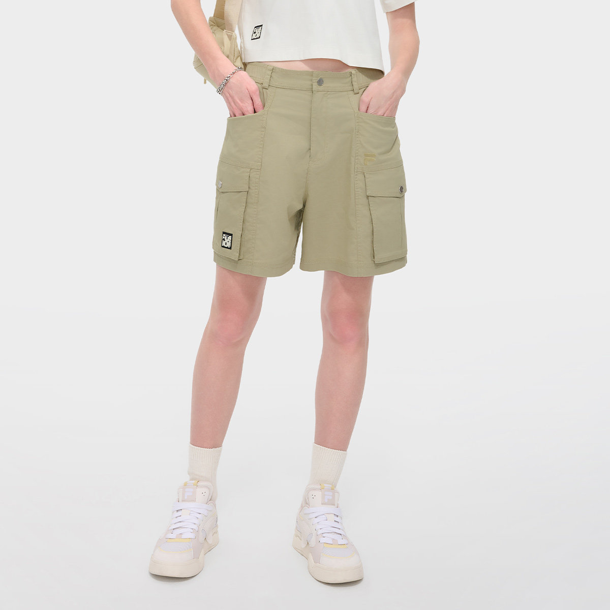 Fila/斐乐夏季新款女子户外时尚潮流运动宽松梭织短裤T11W433802F