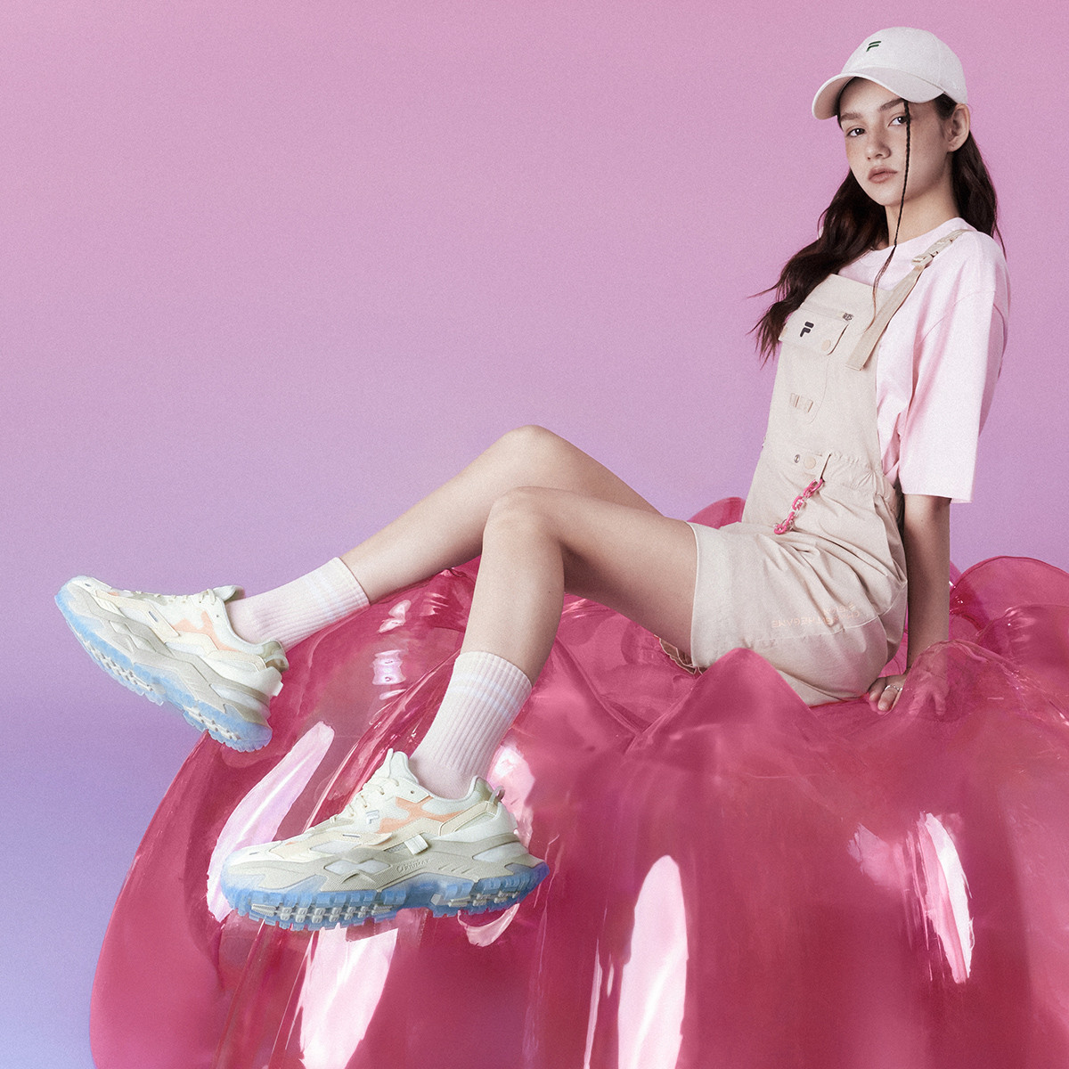 斐乐女硬糖厚底增高舒适老爹鞋
