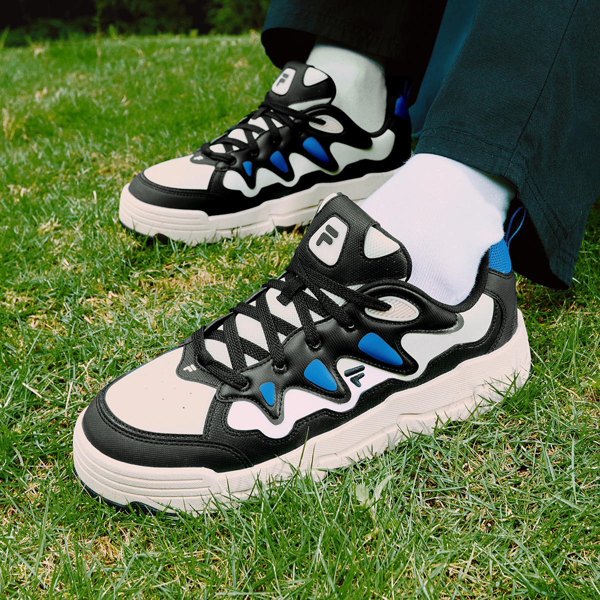 斐乐苍耳男子潮流运动滑板生活鞋