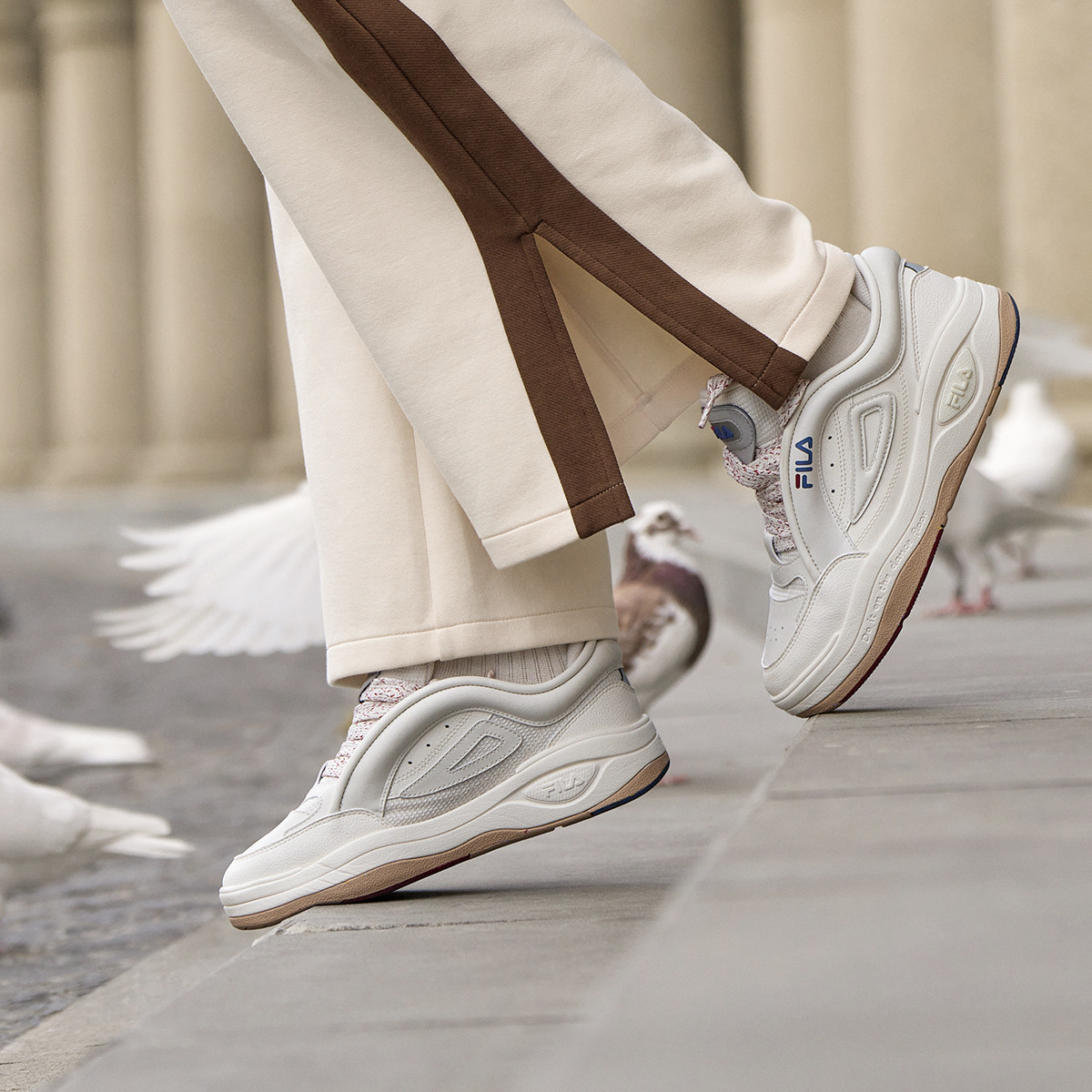 斐乐秋季女子户外时尚休闲运动鞋