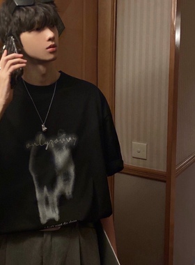 junmanner 人物阴影字母印花韩版潮流圆领短袖上衣春夏季男生t恤