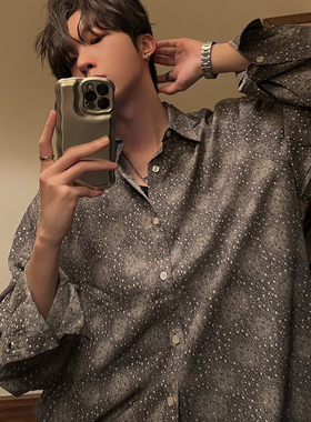 junmanner 深灰虚点小花复古潮流翻领长袖衬衫上衣春夏季男生衬衣