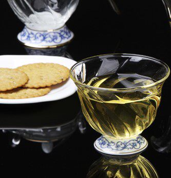 内项白釉蓝花对杯中国茶杯