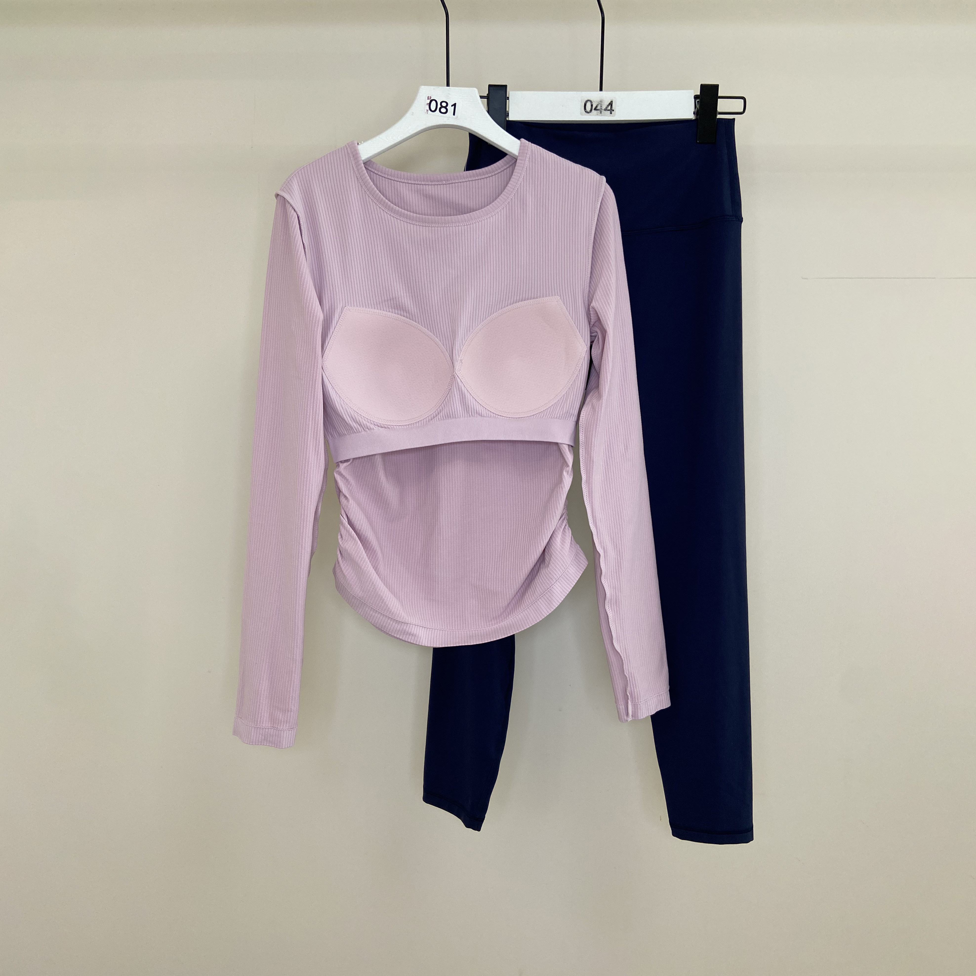 C.CYA一体式胸垫运动上衣显瘦女长袖上衣健身T裸感柔软瑜伽服套装,运动/瑜伽/健身/球迷用品,瑜伽套装,淘宝优惠券,粉丝福利购,淘宝优惠卷