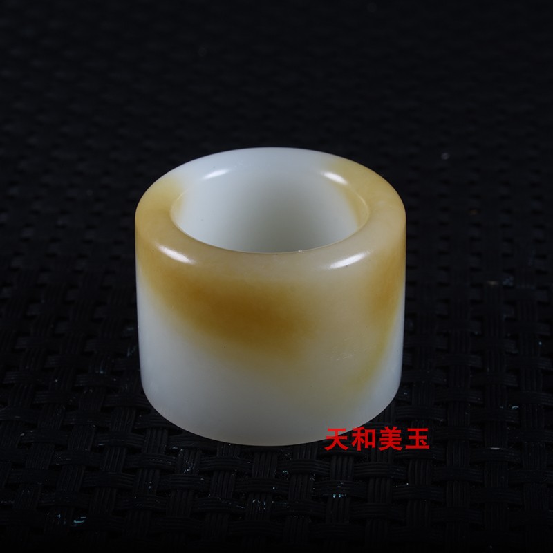 新疆和田玉且末老料糖羊脂玉戒指扳指口径22.5mm细腻重30.5克a7