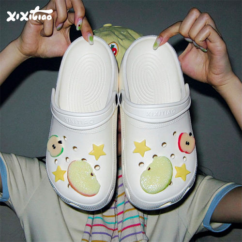 细细条DIY仿真苹果片洞洞鞋女