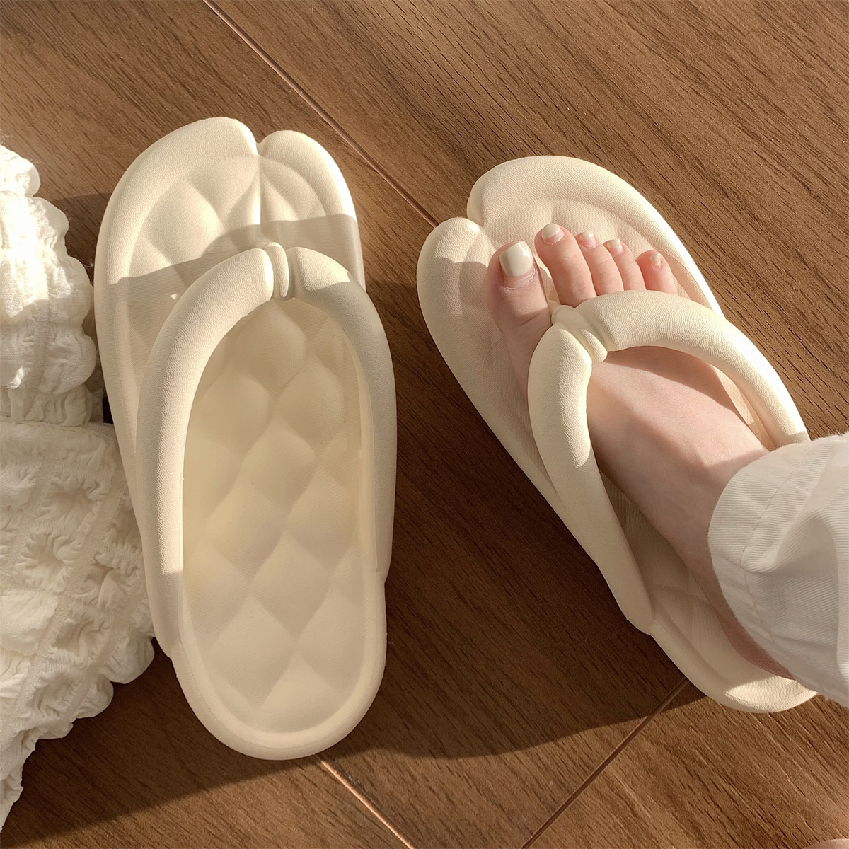 细细条 q软面包人字拖鞋女夏eva防滑防臭洗澡夹脚凉鞋海边沙滩鞋