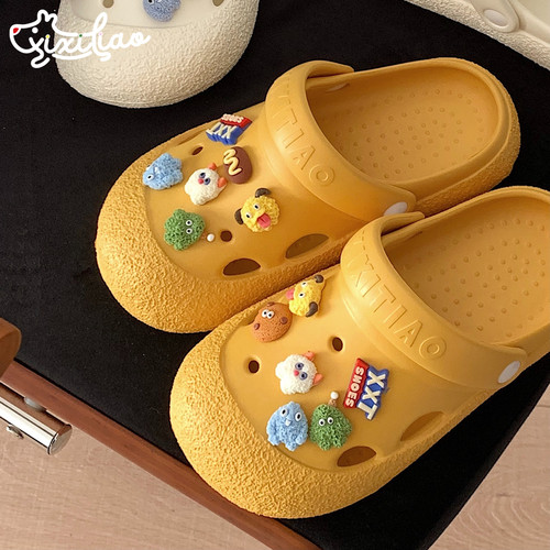 细细条百搭个性小怪兽卡通洞洞鞋