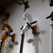 马头琴专用挂钩 蒙韵出品 墙体模板螺丝固定 稳定 牢靠