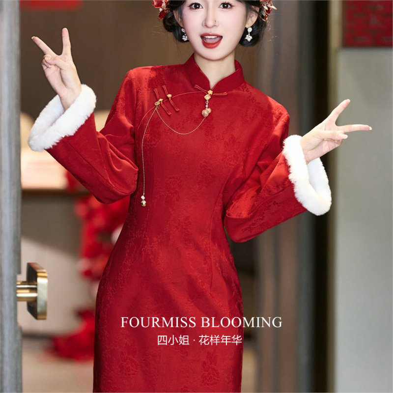 复古新中式新娘加绒礼服裙