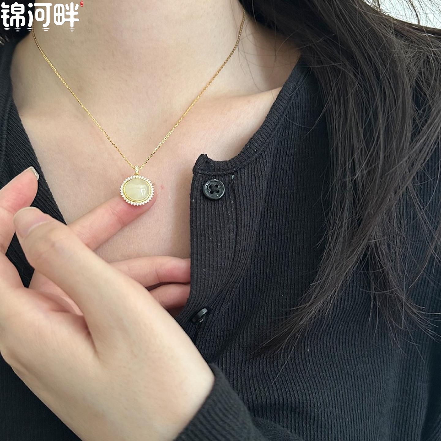 锦河畔 高定款~~s925纯银和田玉圆形项链精致轻奢18K金锁骨链女