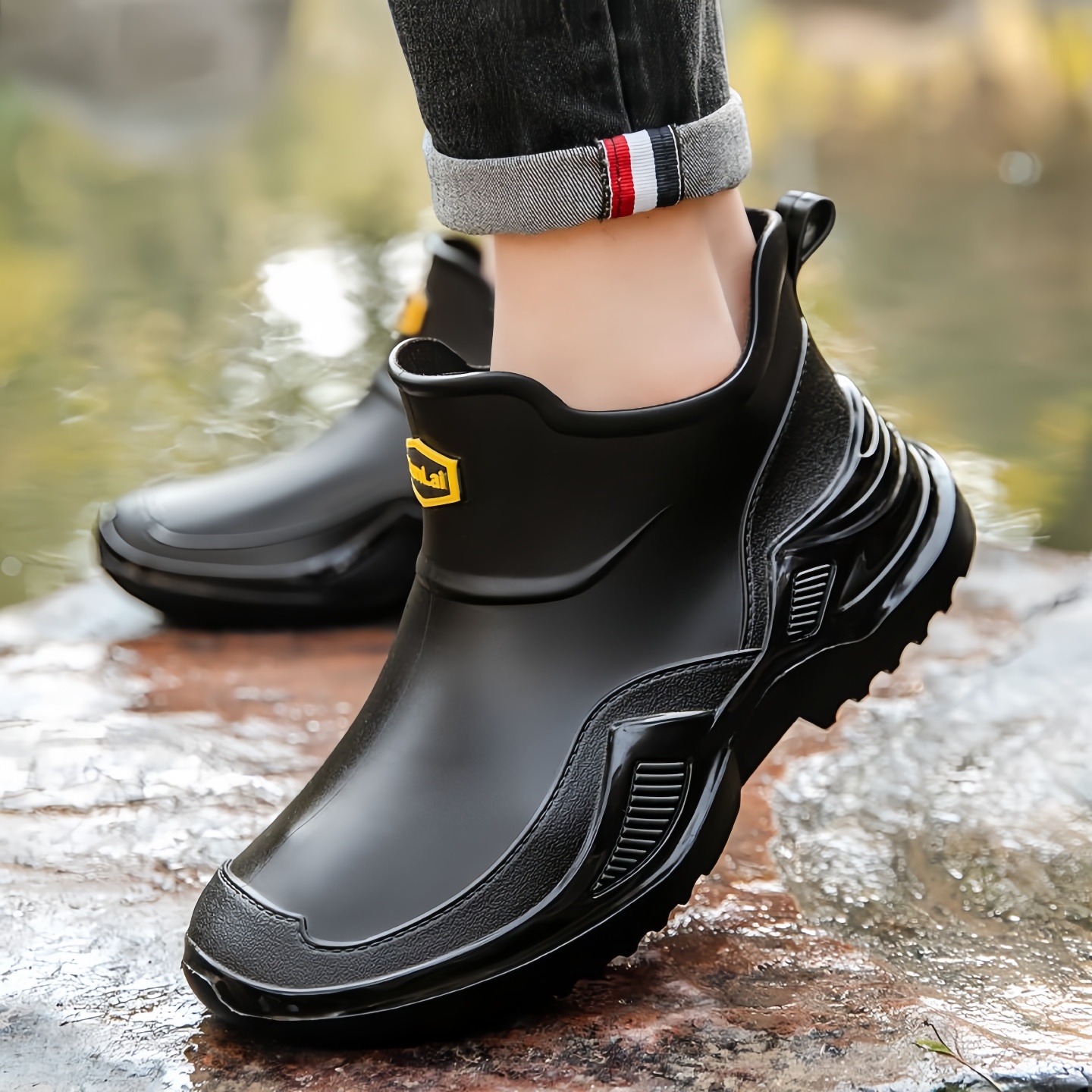 新款休闲运动款防水雨鞋男士