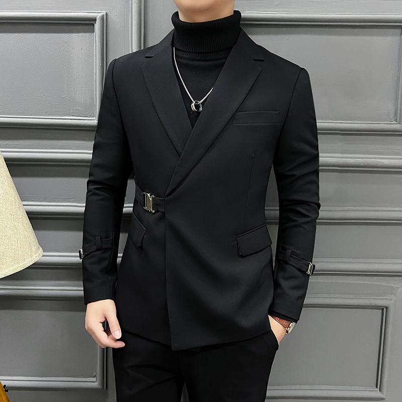 搭扣设计模特影楼男西服