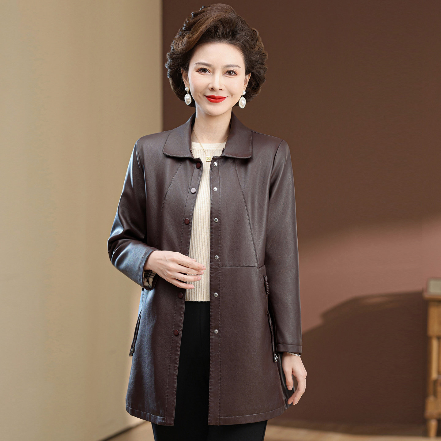 妈妈春装外套中长款风衣带毛领中老年女装皮衣加厚保暖皮毛一体袄