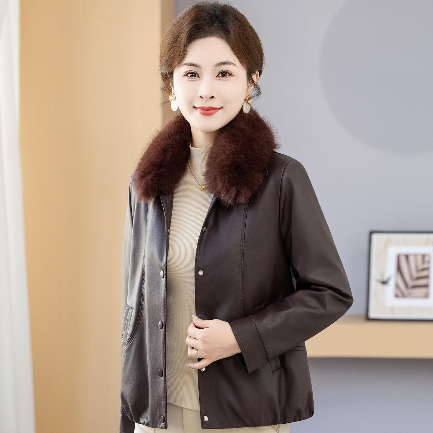 中年妈妈皮衣外套女加绒加厚带毛领小个子妇女秋冬加棉皮夹克短款