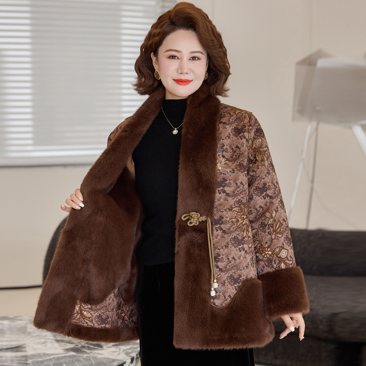 妈妈冬装皮毛一体大衣女中长款